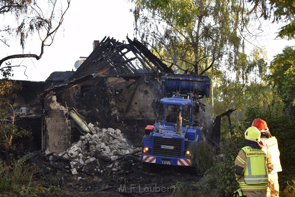 Grossfeuer Einfamilienhaus Siegburg Muehlengrabenstr P1027.JPG - Miklos Laubert